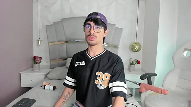 BryCams3 online show from September 12, 2025, 12:33 am