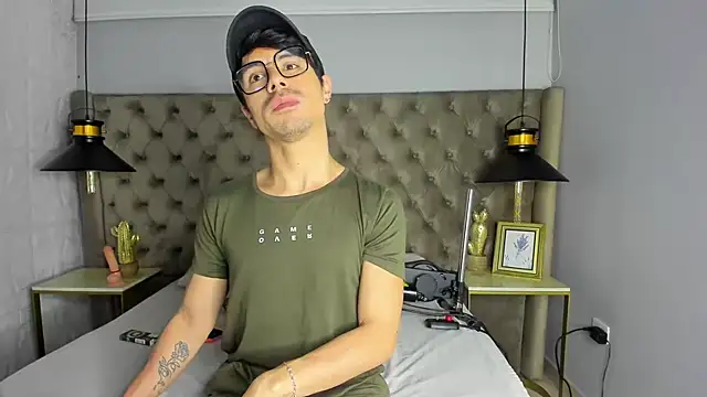 BryCams3 online show from September 19, 2025, 2:35 am