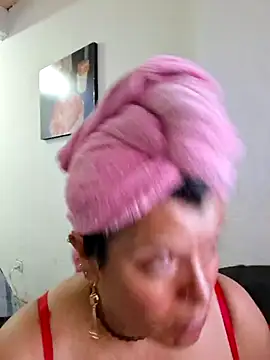 Hanna Kieran online show from October 26, 2025, 6:47 pm