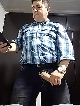 BigCristh79 online show from October 6, 2025, 8:17 pm