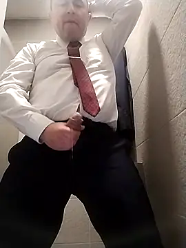 BigCristh79 online show from November 30, 2025, 9:41 pm