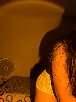 effie castroo online show from September 18, 2025, 1:51 am