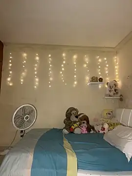 effie castroo online show from November 6, 2025, 1:17 am