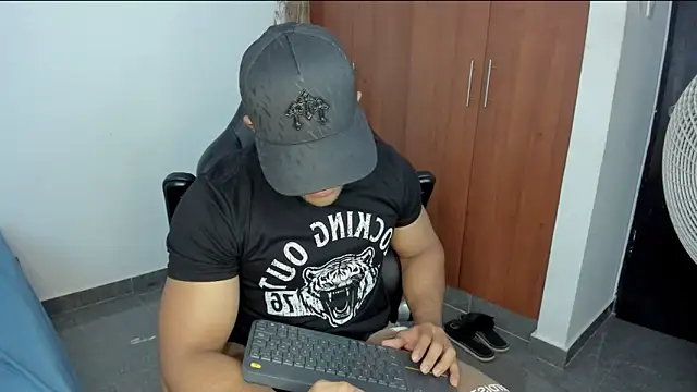 Evansdark1 online show from April 14, 2026, 10:16 pm