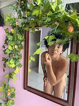 CamillyBlum online show from October 31, 2025, 2:40 pm