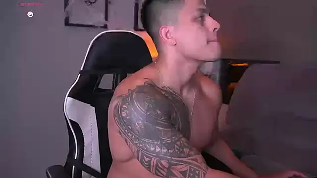 tyler muscle1 online show from October 22, 2025, 1:17 am