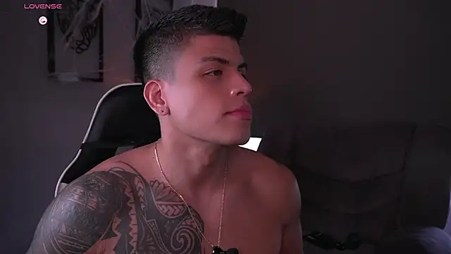 tyler muscle1 online show from October 24, 2025, 2:02 pm