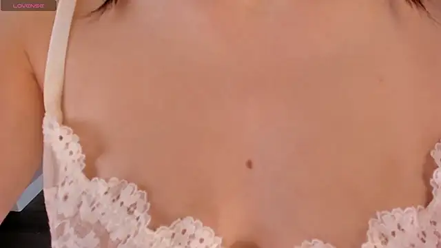 chloe dreammm online show from September 24, 2025, 12:30 pm