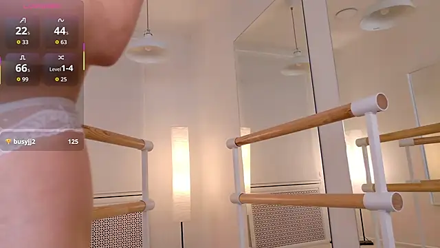 chloe dreammm online show from November 18, 2025, 2:54 pm