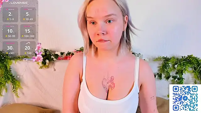 Snapshot of girlllsooft chatting on October 4, 2025, 5:00 pm girlllsooft online show from October 4, 2025, 5:00 pm