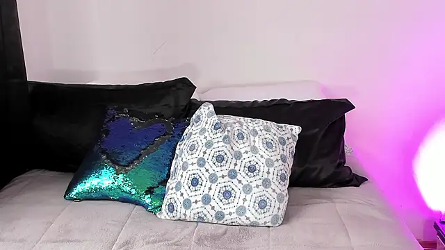 Londonttipton online show from February 12, 2026, 7:31 pm