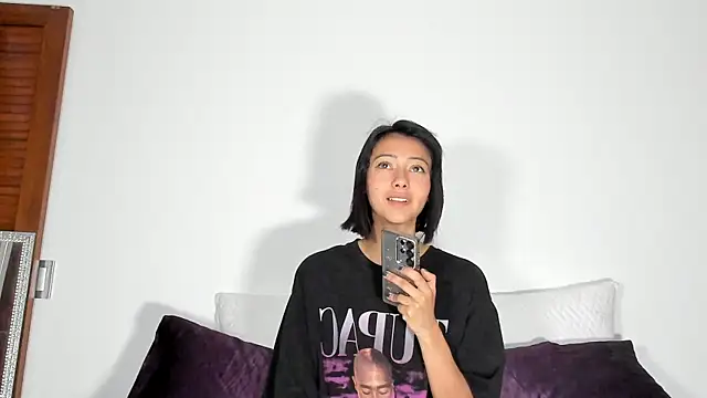 Snapshot of Londonttipton chatting on May 22, 2026, 12:44 pm Londonttipton online show from May 22, 2026, 12:44 pm
