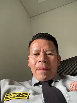 Manu0586 online show from April 5, 2026, 9:12 pm