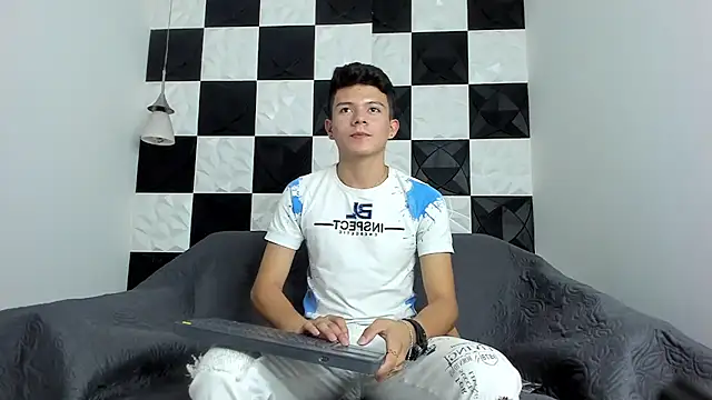 AndyFame1 online show from September 15, 2025, 7:03 pm