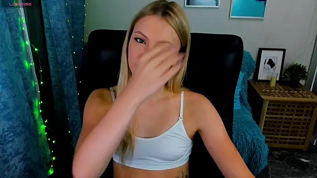 KatherineePierce online show from September 14, 2025, 1:54 pm