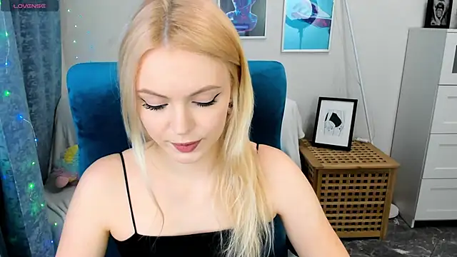 KatherineePierce online show from May 19, 2026, 5:19 pm