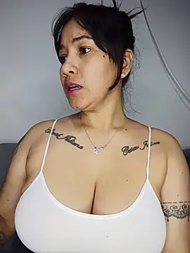 Snapshot of violettaa_millerss chatting on June 9, 2026, 12:55 am violettaa millerss online show from June 9, 2026, 12:55 am