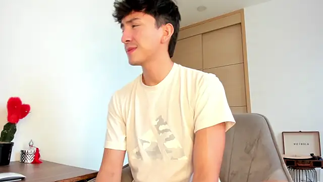 sweettaaron01 online show from October 4, 2025, 5:44 pm