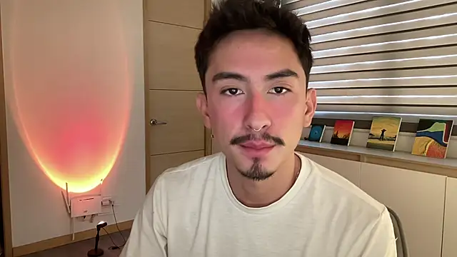 sweettaaron01 online show from November 18, 2025, 5:17 pm