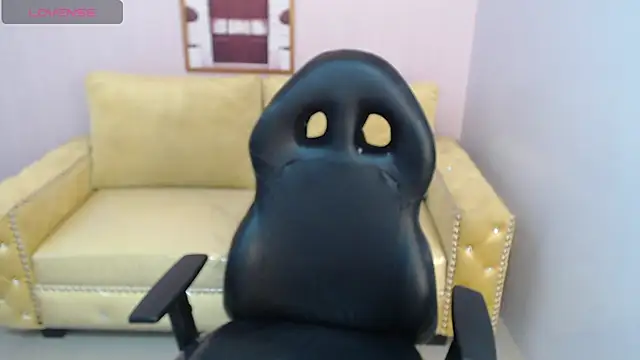 Snapshot of bellatrix_ch chatting on November 16, 2025, 11:49 am bellatrix ch online show from November 16, 2025, 11:49 am