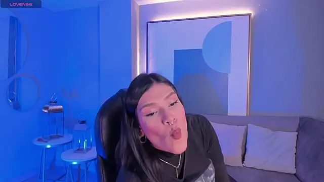 SarahYates online show from April 8, 2026, 4:23 am