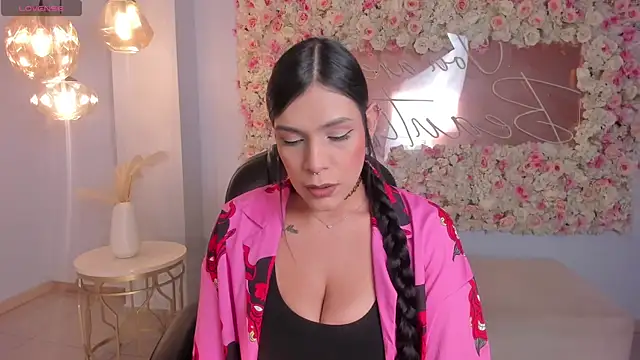 SarahYates online show from May 17, 2026, 11:12 pm