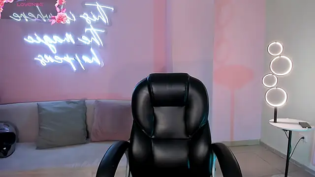 Snapshot of IsabellaMoreau chatting on June 12, 2026, 7:24 pm IsabellaMoreau online show from June 12, 2026, 7:24 pm