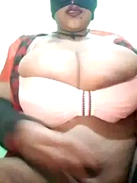 Dassing strip couple online show from February 10, 2026, 9:52 pm