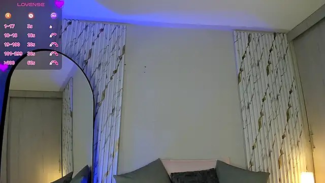 Snapshot of MissVioleet_ chatting on October 10, 2025, 5:01 pm MissVioleet online show from October 10, 2025, 5:01 pm