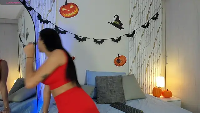 Snapshot of MissVioleet_ chatting on October 22, 2025, 5:34 pm MissVioleet online show from October 22, 2025, 5:34 pm