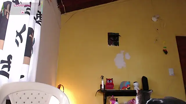 Emma Henderson online show from December 15, 2025, 12:31 pm