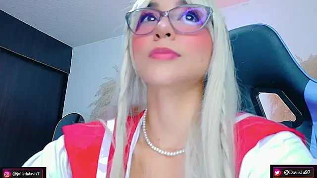 JulietaDavis online show from April 12, 2026, 2:16 am