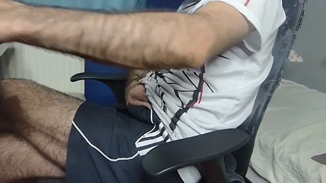 Snapshot of flydirty chatting on October 24, 2025, 11:34 pm flydirty online show from October 24, 2025, 11:34 pm