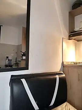 Snapshot of Hiroshi_Shen chatting on October 8, 2025, 10:35 am Hiroshi Shen online show from October 8, 2025, 10:35 am