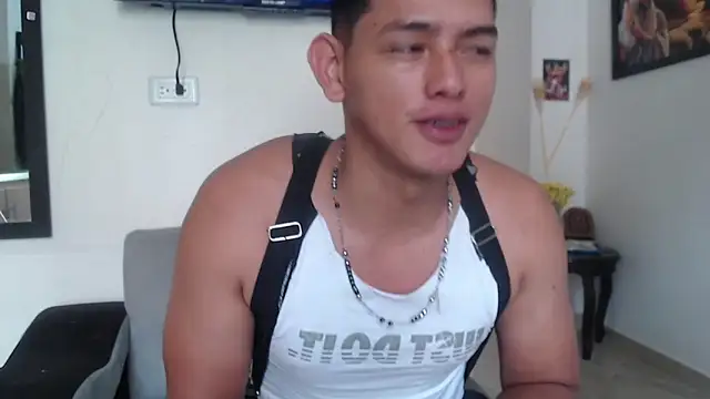 Snapshot of Hiroshi_Shen chatting on May 3, 2026, 1:06 pm Hiroshi Shen online show from May 3, 2026, 1:06 pm