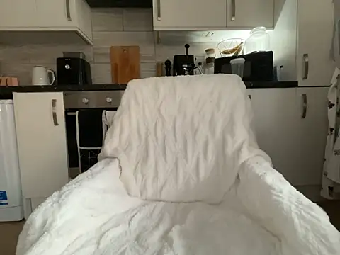 FrancescaXO online show from February 4, 2026, 10:21 am