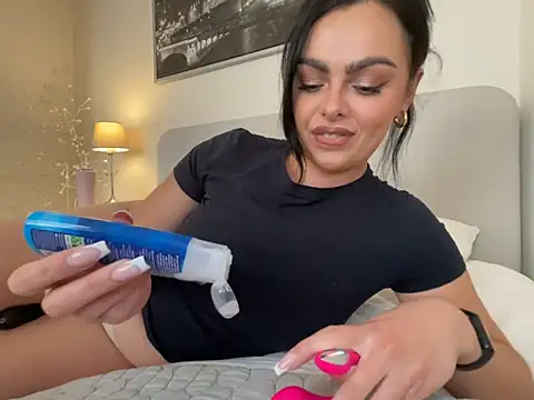 Snapshot of FrancescaXO chatting on June 14, 2026, 2:30 pm FrancescaXO online show from June 14, 2026, 2:30 pm