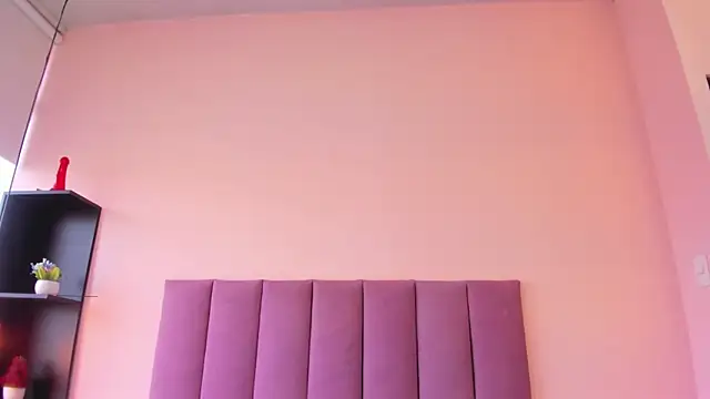 violet myerrs online show from February 6, 2026, 1:25 pm