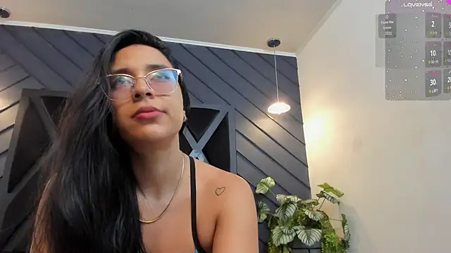 zoe martins  online show from September 29, 2025, 5:18 pm