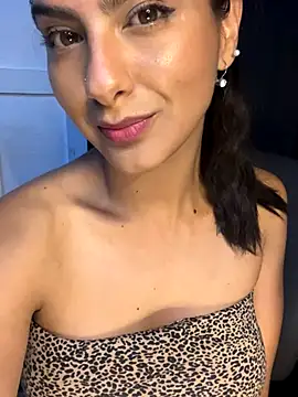 chicachocolate01 online show from November 13, 2025, 1:37 am