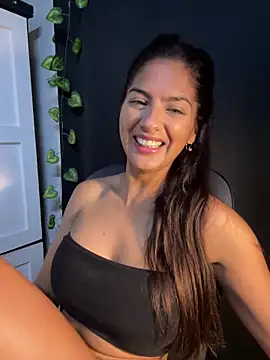 chicachocolate01 online show from February 5, 2026, 8:41 am