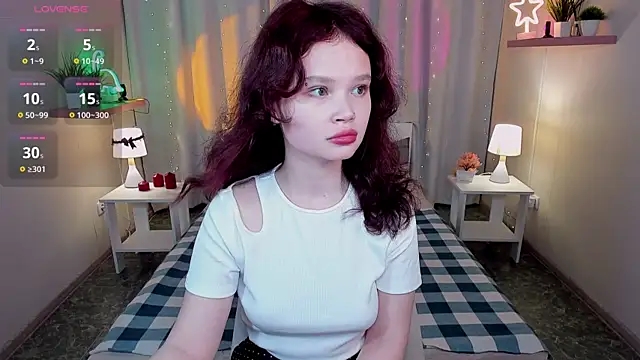 Snapshot of EmilyChaves chatting on May 19, 2026, 8:20 am EmilyChaves online show from May 19, 2026, 8:20 am
