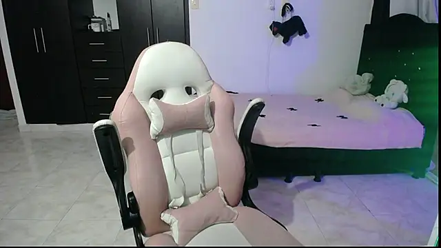 Elizabeth rose02 online show from October 17, 2025, 1:42 am