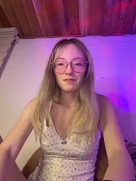 ReenKitty online show from March 20, 2026, 5:23 am