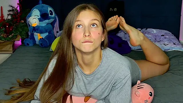 MissEmilyMiller online show from December 22, 2025, 7:33 pm