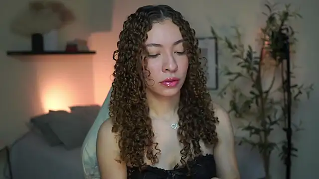 Snapshot of isabella-garcia- chatting on July 5, 2026, 12:12 pm isabella-garcia- online show from July 5, 2026, 12:12 pm