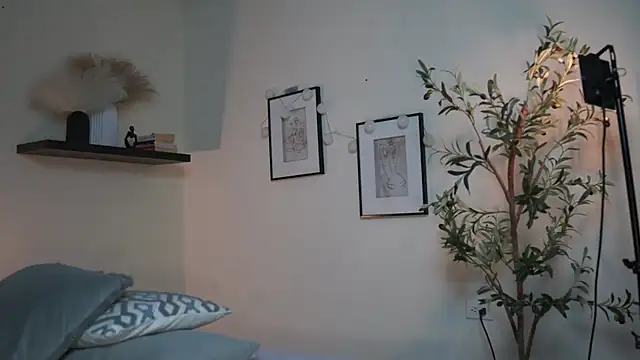 Snapshot of isabella-garcia- chatting on July 8, 2026, 2:05 am isabella-garcia- online show from July 8, 2026, 2:05 am