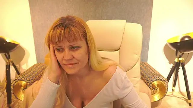Snapshot of BellaLaPetit chatting on May 18, 2026, 3:57 am BellaLaPetit online show from May 18, 2026, 3:57 am