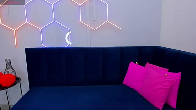 Kat  cat online show from April 17, 2026, 2:14 am