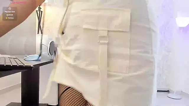 aura sanders1 online show from March 22, 2026, 2:31 pm